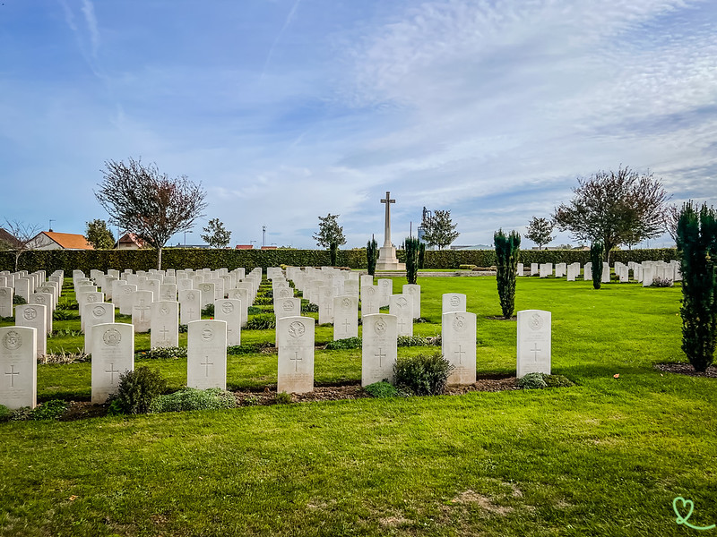 Besuchen Sie den britischen Friedhof in Drouvres-delivrande-normandie