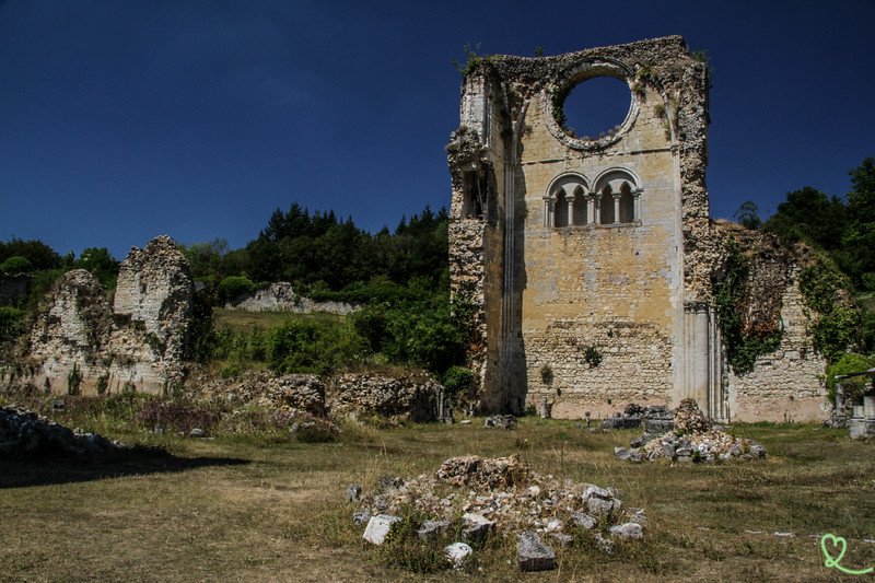 Visite la Abadía de Mortemer en Lisor sen Normandía